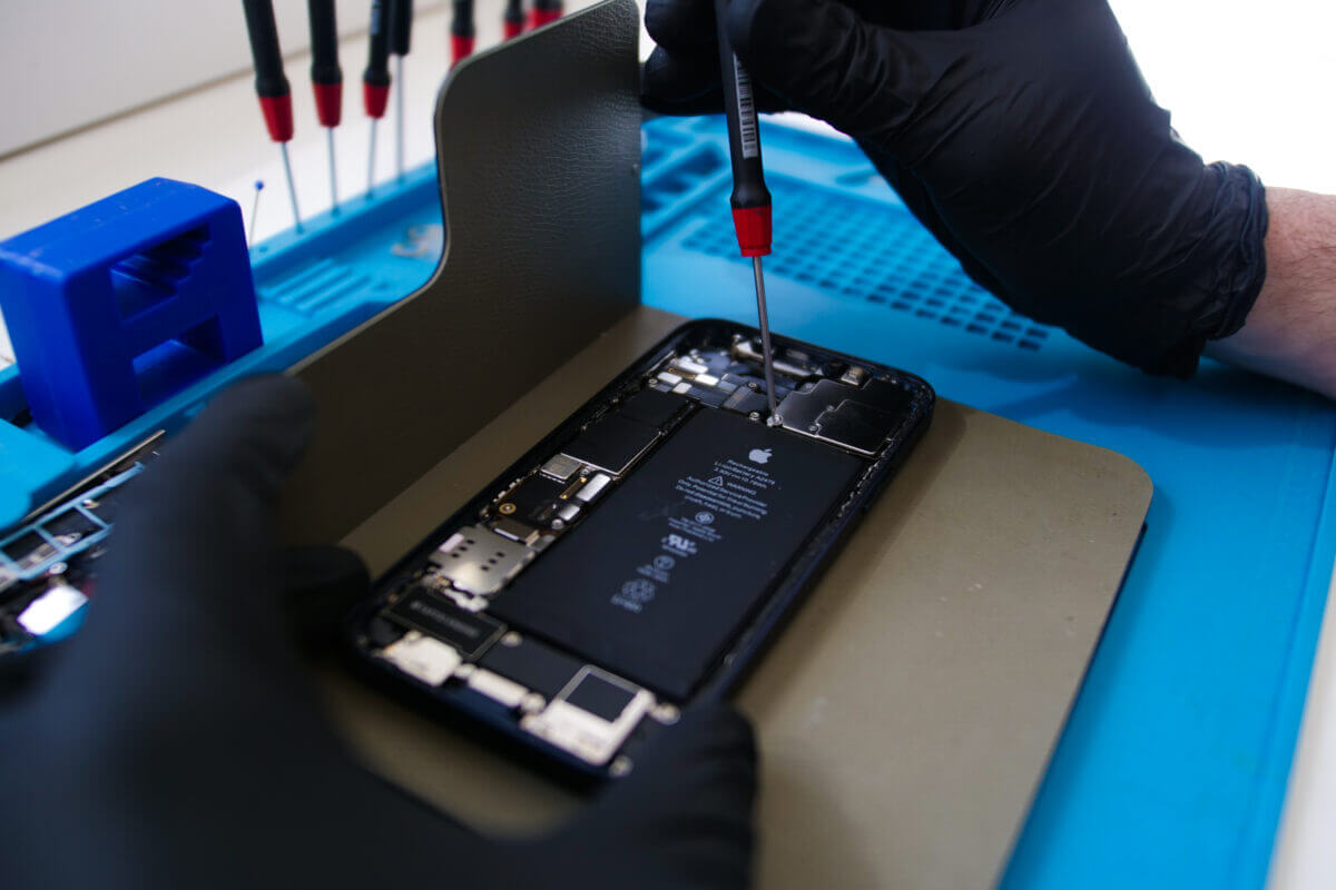 Technische reparaties bij CombiPhone in Uitgeest